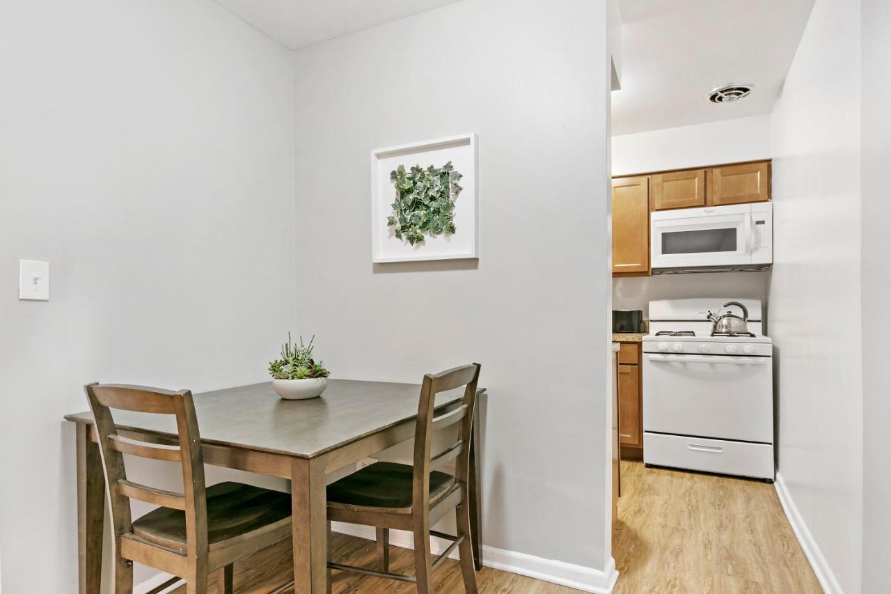 Stunning 1Br Apartment At Center Of Lakeview - Oakdale 211 Чикаго Экстерьер фото